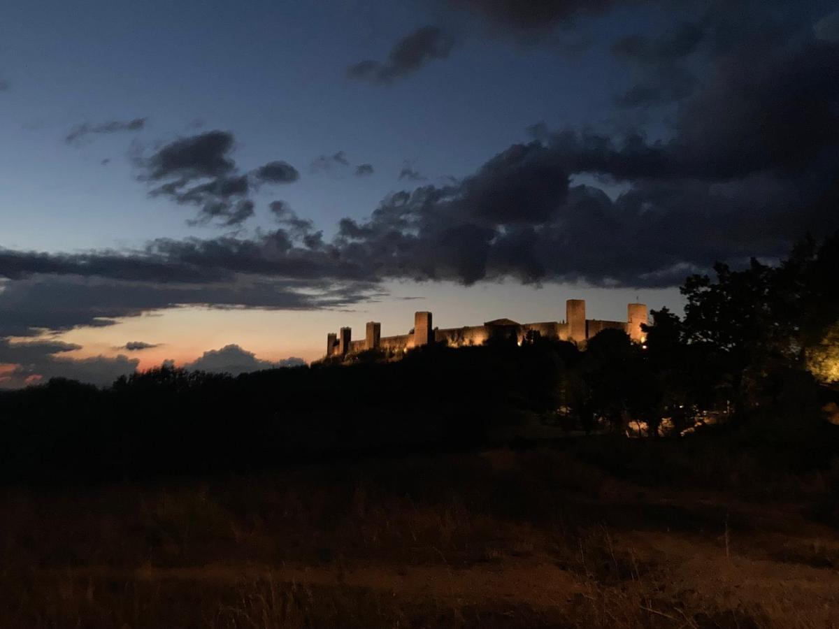 Monteriggioni Castello Villa Exterior photo